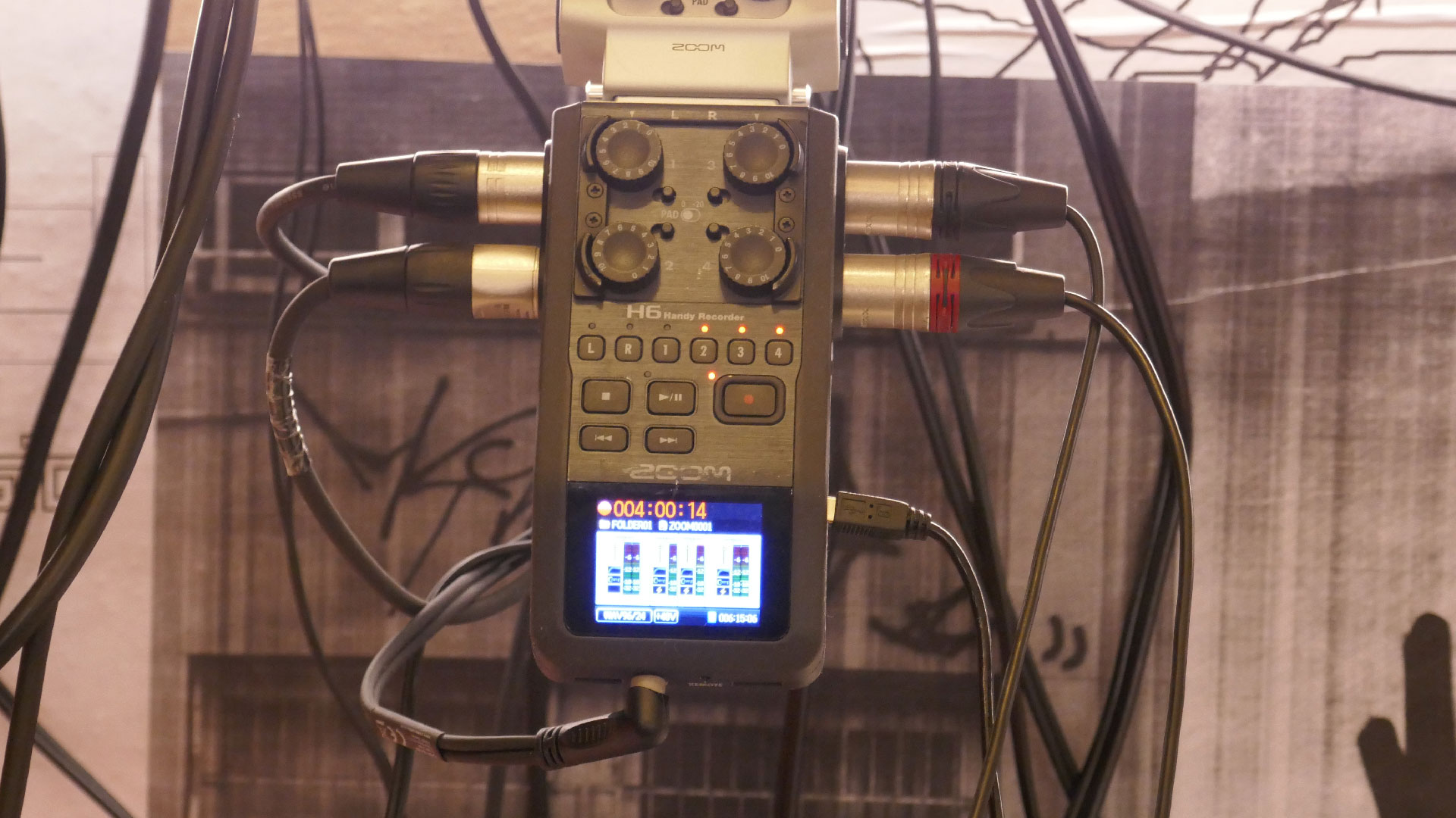 2025-01-16 2016 'Antworten in Zahlen auf mögliche Fragen' (Pixelkomposition) (Vocoder Remix Empty Numbers 1 - 4)